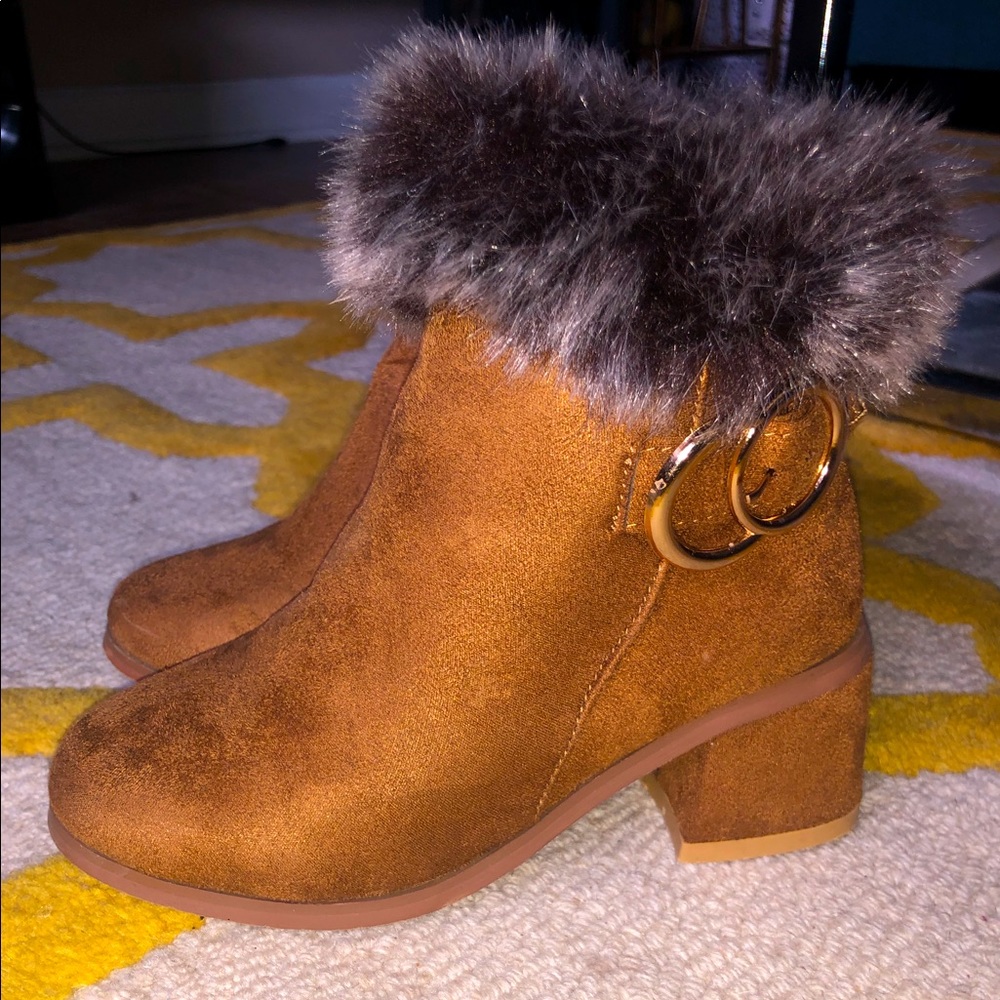 Kids Fur Trimmed Suede Booties w/ Heel